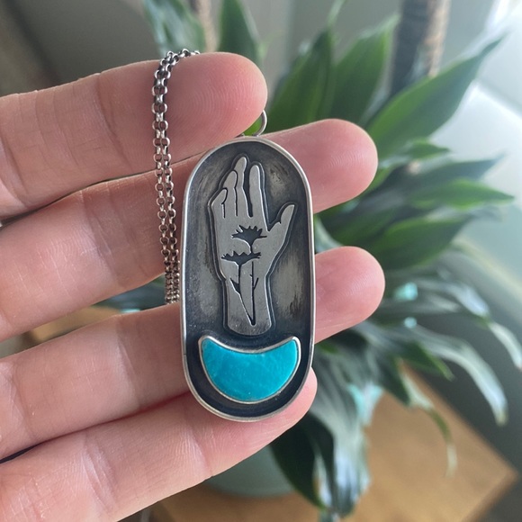 Jewelry - Beautiful pendant on long chain